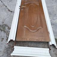 درب چوبی با چهارچوب