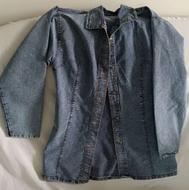 لباس لی سایز40(اگه جلوش باز باشه تا42میخوره)سالم،تمیز