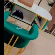 میز ناخن به همراه صندلیش به فروش میرسد