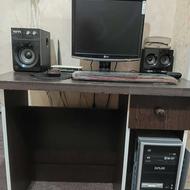 یک عدد میز کامپیوتر ام دی اف سالم