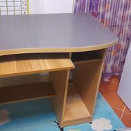 میز کامپیوتر تمیز