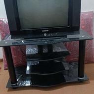 تلویزیون و میز شیشه ای