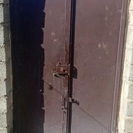 درب آهنی حیاط