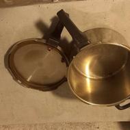 یک عددزودپزقدیمی سالم