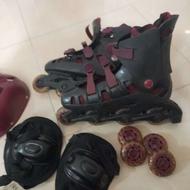 اسکیت با کلاه و وسایل