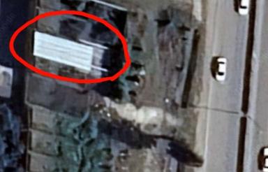 مغازه نیمه کاره کنار جاده اصلی