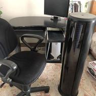 صندلی کامپیوتر جک دار و میز کامپیوتر و دکوری و‌جای سی دی