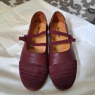 کفش مجلسی پاشنه بلند چرم مارک دار و کفش اسپرت چرم برتونیکس