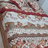 تخت دو نفره همراه پاتختی و کمد و تشک و روتختی