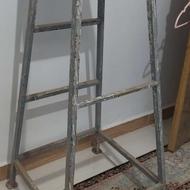 چهارپایه آهنی