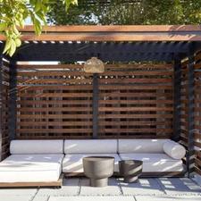 آلاچیق و نرده چوبی