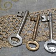 سه عدد کلید برنز قدیمی