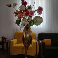 گلدان همراه با گل سالم در حد نو