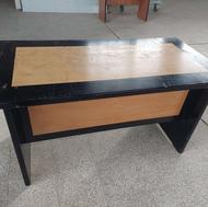 میز چوبی بادوام