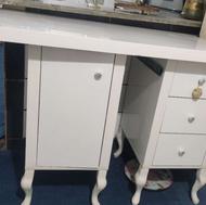 میز آرایشی....