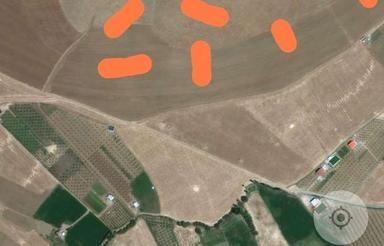 زمین کشاورزی روب روی روستای آخکند