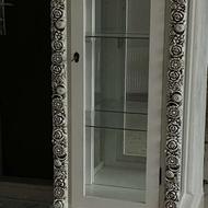 ویترین کنار سالنی