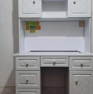 میزالتحریری بسیار جادار