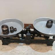 ترازوی قدیمی چدن