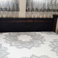 تخت خواب چوبی 2 نفره بهمراه 2 پاتختی و میز آرایش