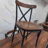 میز و صندلی لهسانی چوب بلوط شاسی کشی شده رنگ کوره‌ای