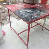 میز فلزی فقط نیاز به یه رنگ دارد سالم است