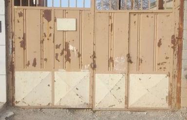 زمین 300 متر حصار کشیده درب بزرگ در شهر کیان خیابان ایثار