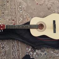 گیتار نو استفاده نشده