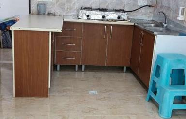 حیاط دارد ظرفیت این ویلا دونفر هست