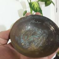 پیاله قدمتدار برنجی حکاکی شده