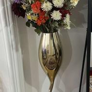 گلدان بزرگ طلایی و گل