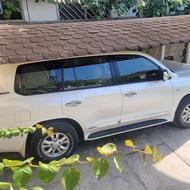 لندکروز سفید خانگی