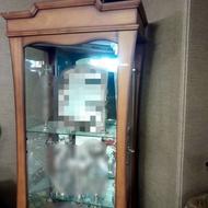 ویترین چوبی بسیار تمیز