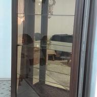 ویترین کاملا سالم جنس چوب راش