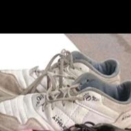 کفش سالنی 39 دوماه استفاده شده .کفش طوسی رنگ