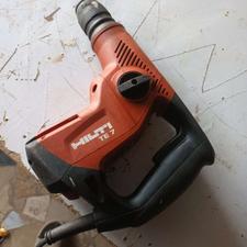 دریل هیلتی و سنباده لرزان