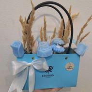 باکس گل شمع آبی سفید