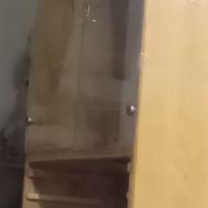 کمد لباس دراور که بالای کمد شیشه داره پایین 4کشو