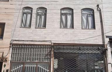 ساختمان سه طبقه با تجاری