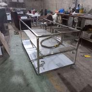 کارگر ساده جوان برای همکاری در کارگاه