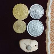 تعدادی سنگ و سکه های آنتیک