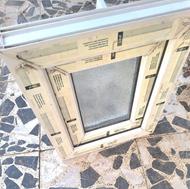 پنجره دوجداره سنگین باشیشه ودستگیره وقفل