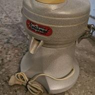 آبمیوه گیری جنس چدنی