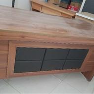 میز ادارینو