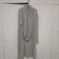 یک سری لباس و روسری و کیف در حد نو