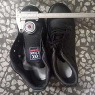 کفش کار کلیس متر