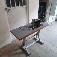 چرخ خیاطی همراه میز