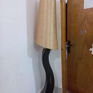 آباژور ایستاده