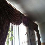 پرده با تور و یال سالم ، یال مخمل قهوه ای طرح دار .