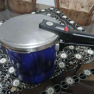 زودپز لعاب دار آلمانی قدیمی در حد نو